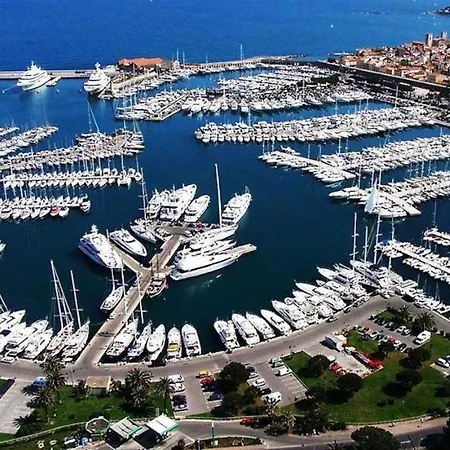 Marineland Sea View Aparthotel 4*