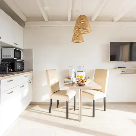 מלון דירות Marineland Sea View 4*