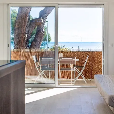 מלון דירות Marineland Sea View