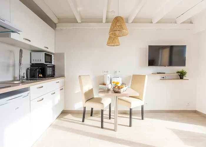 Aparthotel Marineland Sea View 4*